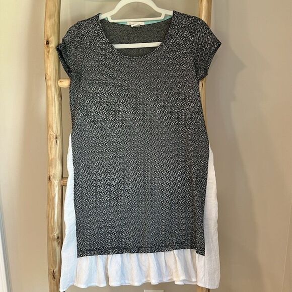 Anthropologie Tops - Anthropologie Fluttered Heather Tunic Womens Dress Size Small Black White